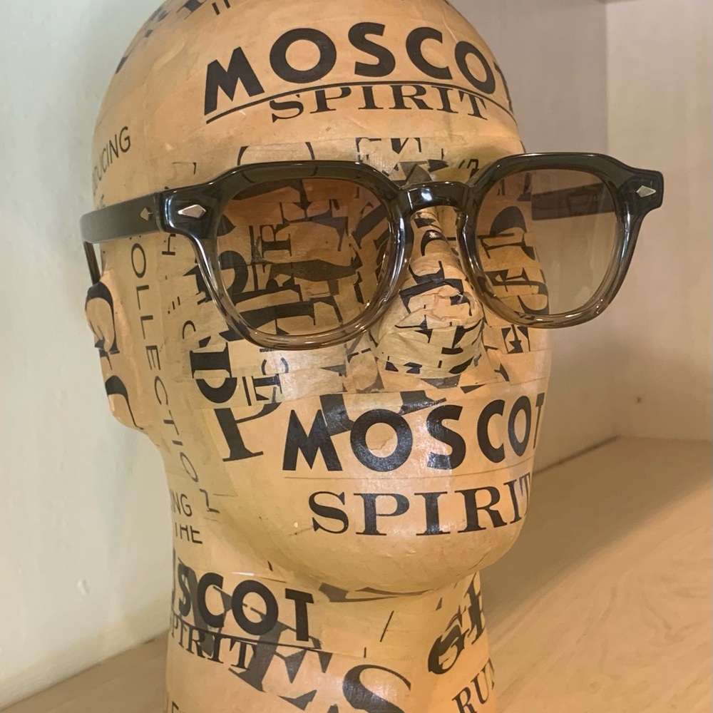 MOSCOT ORIGINALS NYC DOLT
KHAKI 49mm Sunglasses with 
Chestnut Fade Lenses 